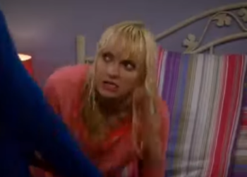 T3033011 Christy Misses Baby Kicking Mom part2