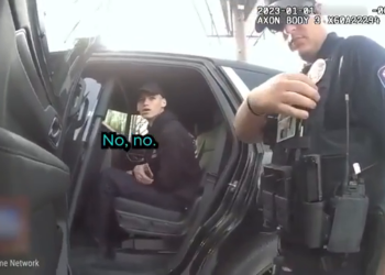 T0304003 Un Policía Falso Se Da Cuenta De Que Ha Sido Deten part2