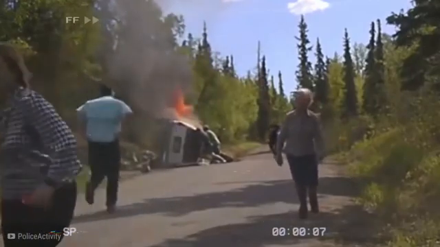 T1004011 Cuando Los Policías Lo Arriesgan Todo Para Salvar part2
