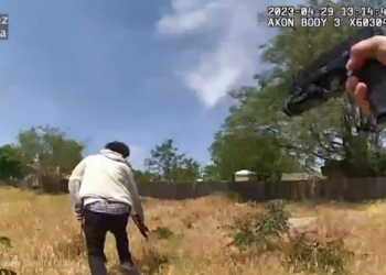 T1804018 Cuando Los Niños Apuntan Con Armas A Los Policías part2