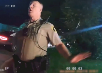 T1804019 Cuando Los Policías Se Amenazan Con Detenerse Entre Sí part2