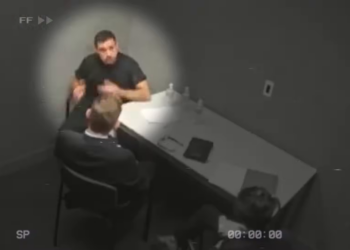 T2404005 Detective Engaña Sospechoso Culpable Para Que Co part2