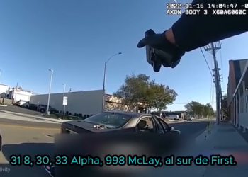 T0304005 Cuando Un Policía Se Da Cuenta De Que Ha part2