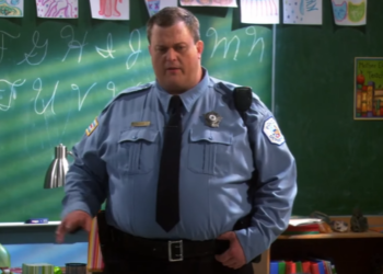 T0136004 Mike Presents to Molly Class Mike Molly part2