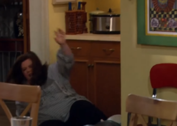 T0136006 Molly Water Jug Fail Mike Molly part2