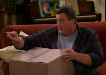 T0136007 Big Flynn Fight Scares Mike Mike Molly part2