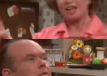 T0637006 Kitty Forman Lays it Down Red part2