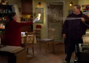 T1036028 Molly Burns Her Crappy Writing Mike Molly part2
