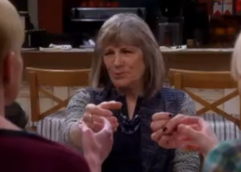 T0333020 Fighting Your Mom in Public Gets Awkward Mo part2