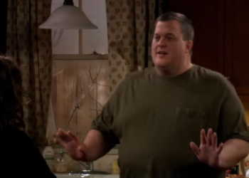 T1436035 Mike Molly First Thanksgiving Mike Molly part2