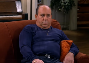 T1436036 Mike Lies About His Step Counter Mike Molly part2