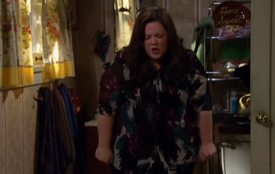 T1436050 Molly Helps Vince In Tub Mike Molly (1) part2