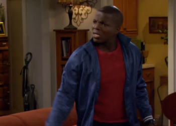 T2436003 Carl Tries to Take on Mike Mike Molly part2