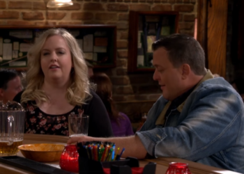 T2436010 Mike Kisses Someone Else Mike Molly part2