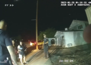 T0304010 Cuando Los POLICI AS Tienen Que Detener Sus JEFE part2