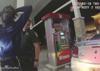 T0704009 Cuando Los Polici as Se Dan Cuenta De Que Han Dete part2