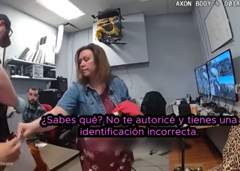 T1704012 Cuando La Policía Captura a Una Mujer Robando Un Carrito Completo De Walmart EN VIVO part2