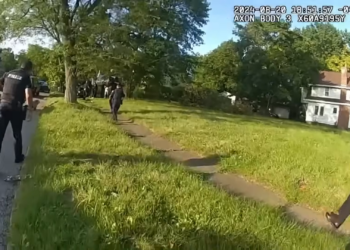 T1704004 Cuando los BUENOS policías LLEGAN a ESCENAS TRÁGIC part2