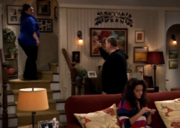 T0336001 Mike Gives Molly Keys to His Place Mike Molly part2