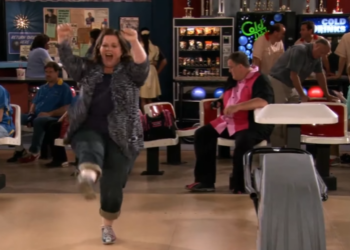 T0336004 Molly Hustles Mike in Bowling Mike Molly part2