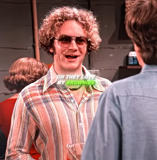 T1737001 The Forman family is preparing for a garage sale.⧸ That ’70s Show #ae #shorts #tvshow #that70sshow part2