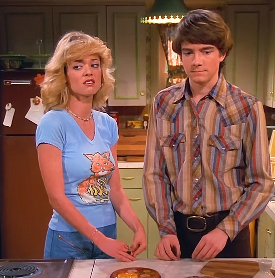 T1737007 Laurie comforted Eric.⧸ That ’70s Show #ae #shorts #movie #film #tvshow #that70sshow part2