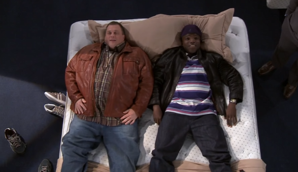 T0336010 Mike Carl Go Mattress Shopping Mike Molly part2