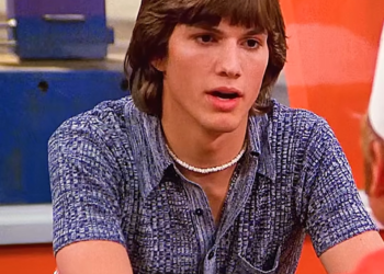 T2037011 Eric is preparing for the job interview.⧸ That ’70s Show #ae #shorts #movie #film #tvshow part2