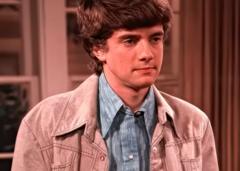 Eric and Donna are getting ready to go to the disco.⧸ That ’70s Show part 2